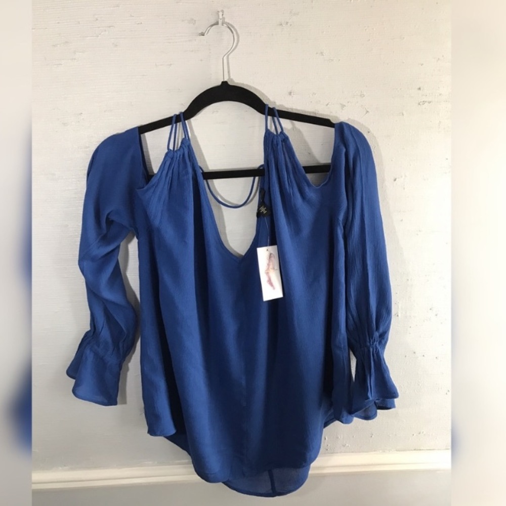 Flirty Jessica Simpson cold shoulder shirt.